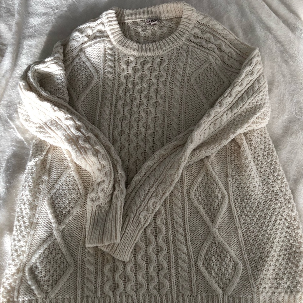 🍾sale! Chunky knit white sweater.